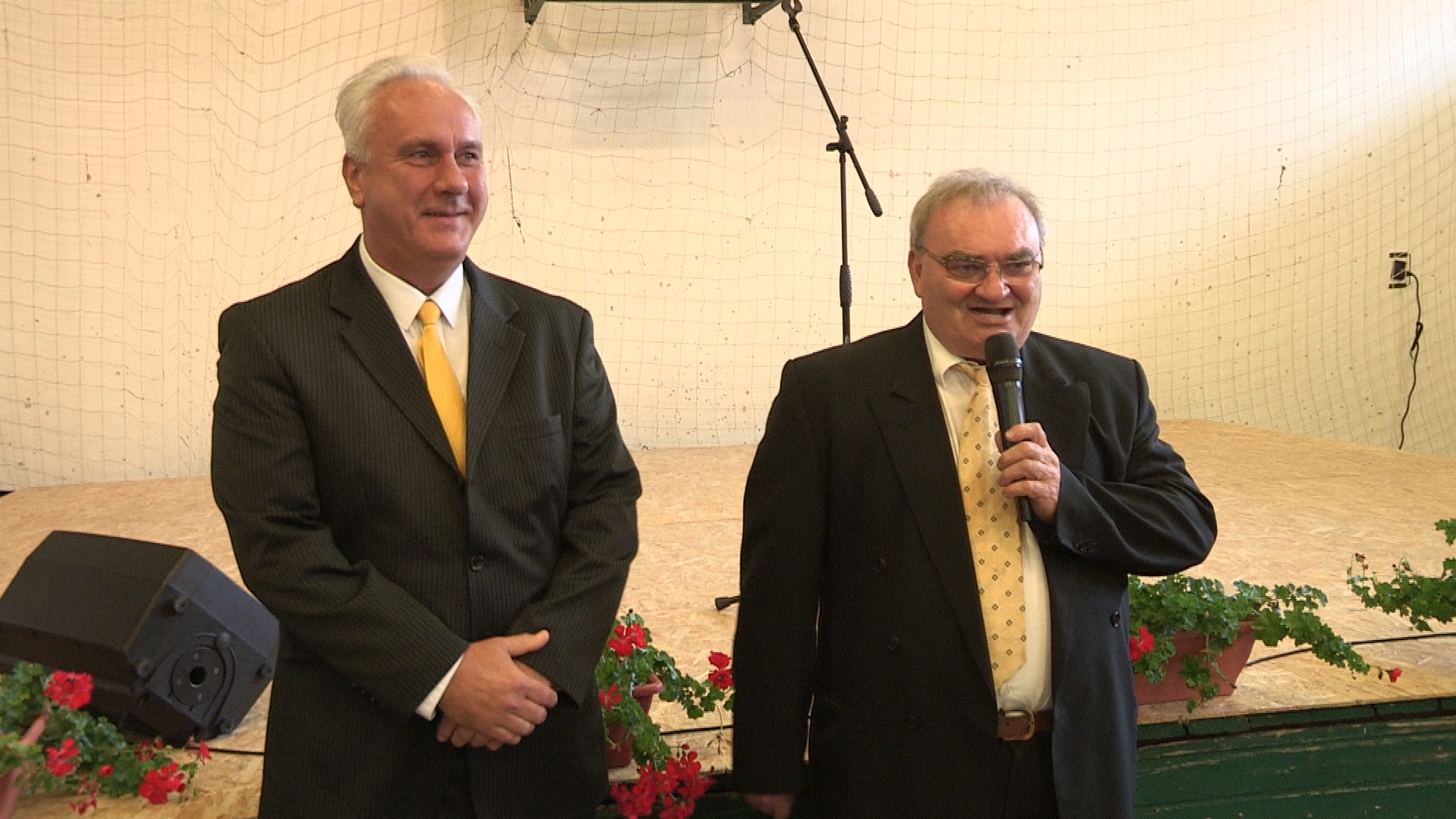 A jövõbe tekintenek