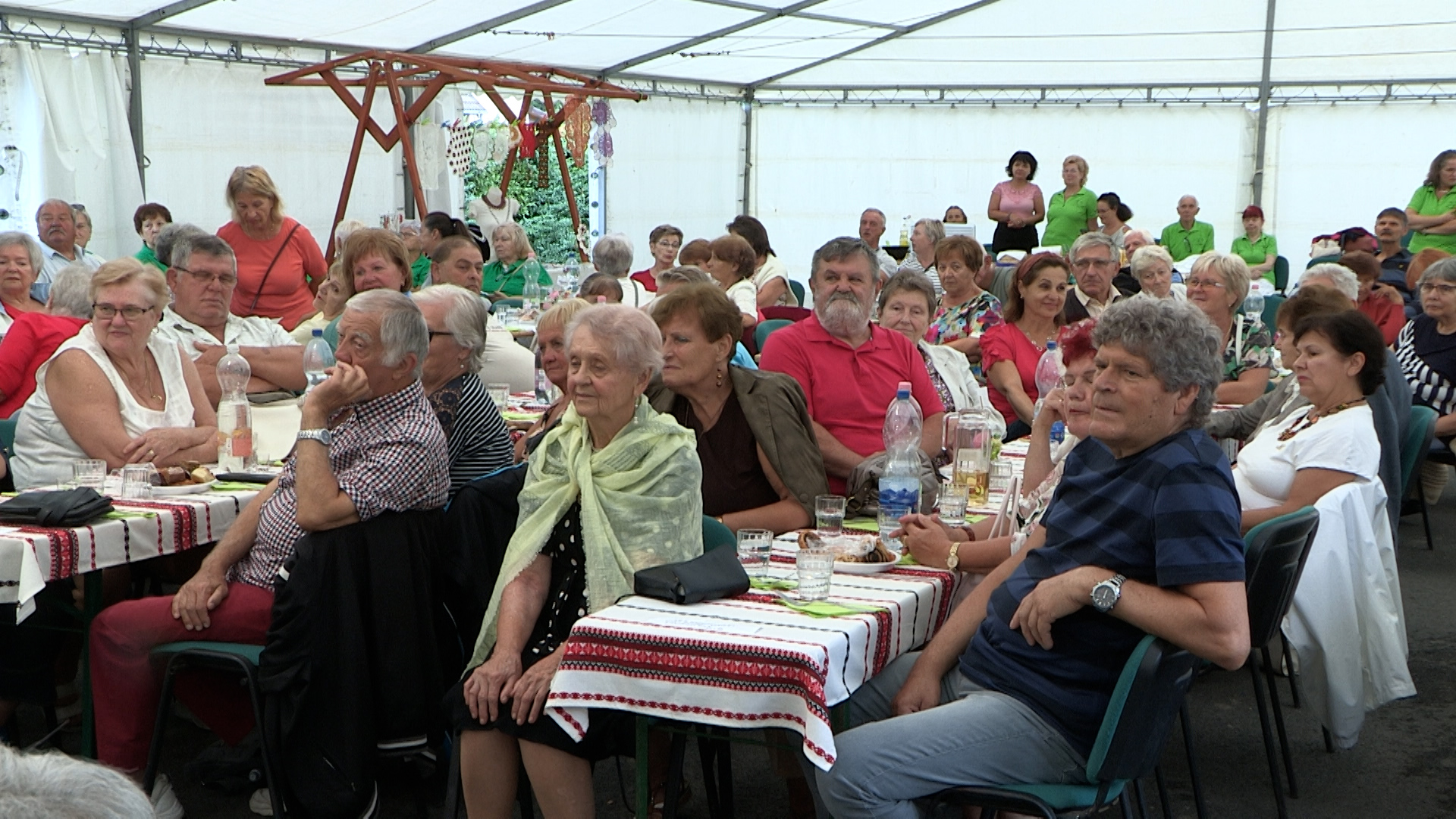 A bizalmat szolgálva