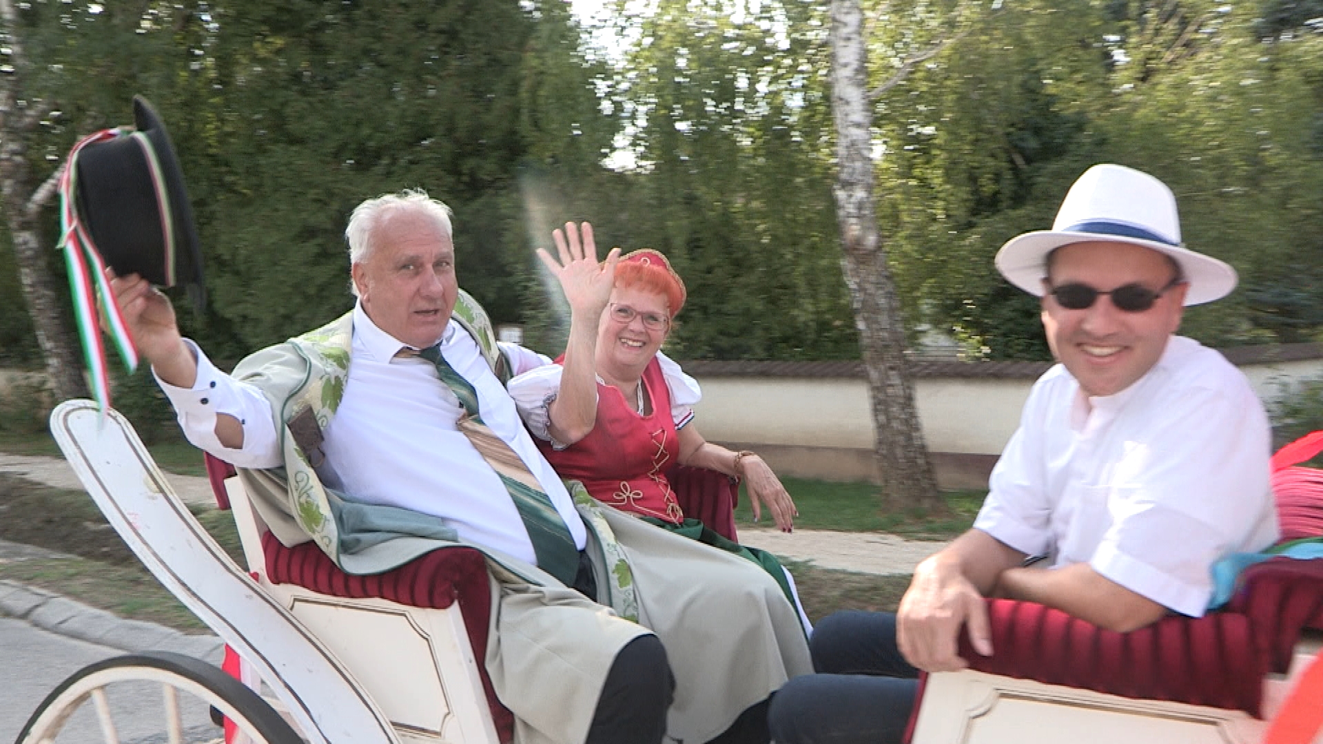 A jövõbe tekintenek