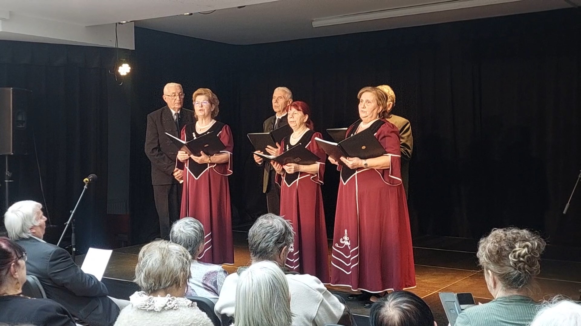 A bizalmat szolgálva